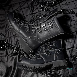 Stivali da uomo punk rock Scarpe alla caviglia in pelle nera Stringate Scarpe da uomo di personalità con decorazione in metallo