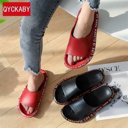 Summer Unisex Slipper Beach Slides Sandals Fashion Design Words Alphabet Non-Slip Soft Sole Men Couple Home Outdoor Shoes 211110