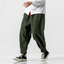 HOUZHOU Pantaloni invernali da uomo Pantaloni neri Pantaloni casual in pile da uomo Abbigliamento con pile Khaki Harajuku Streetwear coreano Hip Hop 5XL 211201