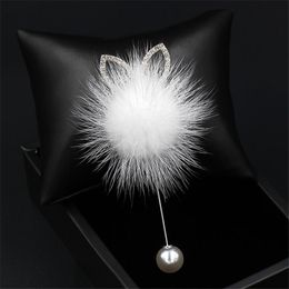 Pins, Brooches Luxury Fur Pompom Women Lapel Pin Wedding Jewelry Accessories Decoration Bow Crystal Suit Brooch Girlfriend Gift For Sale