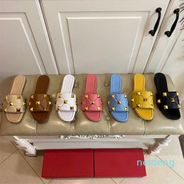 Luxurys Designer Niet Slipper Gummi Sandalen Strand Slide Männer Getriebe Böden Gestreifte Sandalen Kausal Rutschfeste Sommer Huaraches Flip Flops 2021