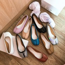 2021 Designer Luxury Horseshoe Vestido Flat Sapatos Senhoras Solas Softies Mulheres Four Seasons Feminino Feminino Boot Dimensões Tamanho 35-41