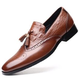 Crocodile Pattern Formal Business Shoe Luxury Slip On Pointed Toe Dress Shoes Leather Wedding Boots For Men designer
