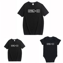 C CTRL + V Look Dad Son T Shirts Mommy and Me Clothes Family Matching Outfits 210417