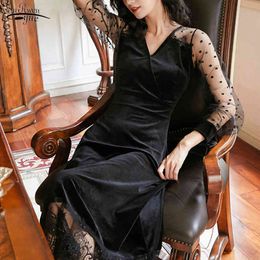 Fashion Velvet Women Dress with Lace Vintage Long Sleeve Mesh for Black V Neck Robe Femme 13084 210508