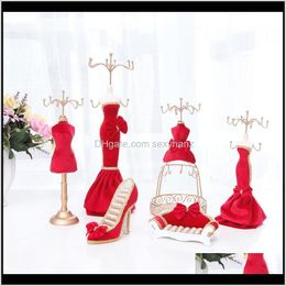 Packaging & Drop Delivery 2021 Creative Princess Red Festive Mannequin Jewellery Stand Rack Wedding Gift Window Display Mini Doll Sofa Zc594