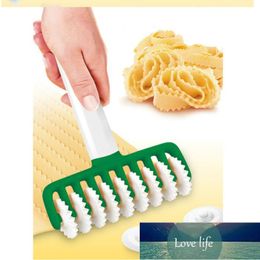 1Pc Noodles Cutter Kitchen Tool Multi function Roller Dockers Dough Cutter Plastic Noodle Knife Pasta Instant Noodles Maker