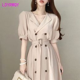LDYRWQY Korean summer retro temperament lapel double-breasted over the knee long lace-up waist casual short-sleeved dress 210416
