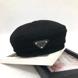 Luxury Designer Beret Women Brand Fashion Woolen Hat Designers Bucket Hat For Womens Mens Triangle Logo Fitted Hats