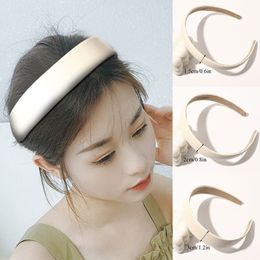 Women Classic Fashionable Retro Hair Scrunchies Simple White PU Leather Hair Hoop For Girls New High Quality Hair Accessories