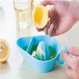 New Creative Lime Citrus Juicer Plastic Kitchen Squeezer Manual Bar Juice Separator Tool