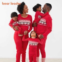 Bear Leader Christmas Fashion Family Matching Outfits Dad Mommy And Me Casual Clothing Sets Women Daughter Cute Homewear Suits 210708