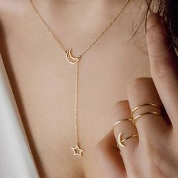 Classical Moon Water Pendant Necklace for Women Simple Style Hollow Out Geometry Chain Choker Jewelry Collar