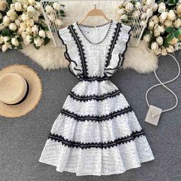 French Style Women's Dress Fashion Summer Lace Splicing Flying Sleeve Slim High Waist Print A-line Mini Party es 210603