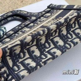 mending handbolsa handles