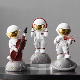 Nordic Resin Figurines Astronaut Statue Modern Home Living Room Decoration Creative Office Desk Decoration Crafts Birthday Gift 210607