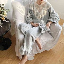 Vintage Winter Thick Flannel Lace Women's Pajamas Sets Elegant Female Long Sleeve Striped Sleepwear Suits Present Hair Band 210330