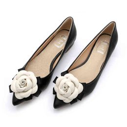 Brand Camellia Flower Leather Flats Ladies Office Dress Pointy Toe Single Bride-Maid Women Wedding Shoes 220315