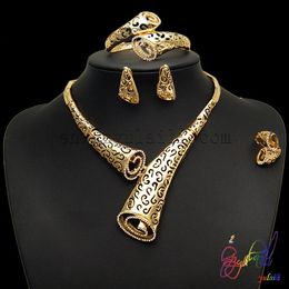 Earrings & Necklace 2021 Arrival Nigerian Wholesale Hollow Out Jewellery Sets For Women Decorous Gift Gold Plating Jewellery Set