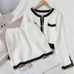 Korean Spring Autumn Knitted Suit 2 Piece Set Women Short Sweater Cardigan + Bodycon Mini Skirt Two-piece Suits 210514