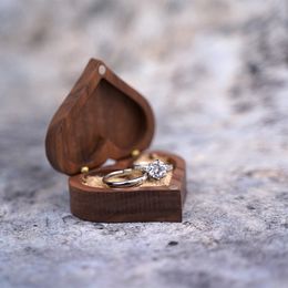 Wood Rings Jewellery Packing Boxes Organiser Display Travel Case Portable Storage Jewellers Brand Lover Heart Box Walnut packaging