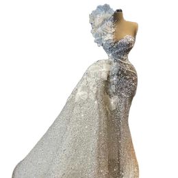 Luxuriöses One-Shoulder-Meerjungfrau-Hochzeitskleid mit abnehmbarer Schleppe, mit Pailletten besetzte Brautkleider mit Blumenapplikationen Robe de mariee236z