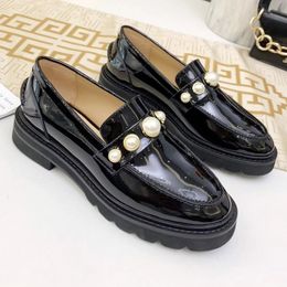 Loafers Thick Rubber Sole Shoes Chunky Logo Plaque Loafer Womens Designers Leather Luxurys Italy Height Increasing Lady Sneaker Shoe size35-41