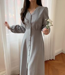Frühling Fenimine Vestidos Frauen Mode Korea Chic Japan Stil V-ausschnitt Einreiher Taste Elegante Lange Hemd Kleid 210520