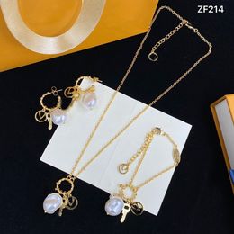 Luxury Designers Necklaces Pendants For Women Fashion Jewellery Tassels Necklaces Bracelet Flowers Vintage Metal Bracelets Trendy Simple Earrings Pearl Ear Clip