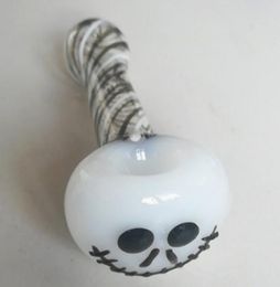 2021 Glass Pipe 4 inches Skull Smoking Bong Spoon Hand Pipes Oil Burner Pyrex Hand-blown Halloween