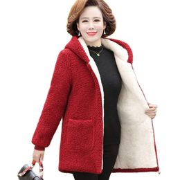 Mother Winter Women's Jacket Female Lambswool Plus Velvet Cotton Coat Size 5XL Overcoat Hooded Warm Lady Outerwear 211220