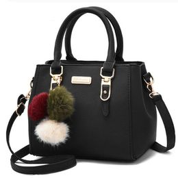 Messenger Bag Luxury Handbag Women Bags Women Hairball Shoulder Bag Ladies Hand Bags Vintage Leather Female Hand Bolso Bags