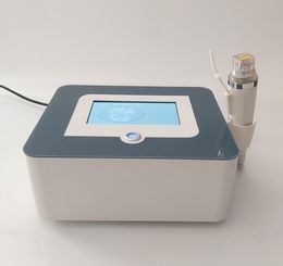 Mini Micro Nadel RF Micro-Kristall-Maschine für Hautverjüngung Dehnungsstreifenentfernung RF-fraktionale Mikronedle-Gesichtsmaschine mit 4 Tipps