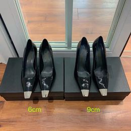 Yıldız ve Bayanlar Elbise Ayakkabı Moda Seksi Küçük Kare Metal Tek Siyah Patent Deri Deri Üstü Orijinal İki Yüksek Kalite