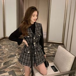 arrive Autumn Women Black Grid tweed wool Sleeveless vest with belt + Black Bottoming Flare knitted sweater 2pcs Suit 210514