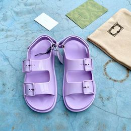 2021 Piattaforma da donna Scarpe casual con tacco piatto Mini Sandali in gomma con doppia G Designer di lusso Moda Jelly Slide Shoes Fibbia regolabile Tutto-fiammifero