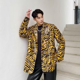 Male Streetwear Vintage Fashion Suit Coat Outerwear Stage Clothing Men Glossy Tiger Pattern Loose Casual Blazers Jacket Men's Suits &