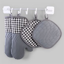 Silicone Oven Mitts and Pot Holders Sets with Quilted Liner Heat Resistant Kitchen Mitt Gloves for Cooking Baking Grilling T9I001303