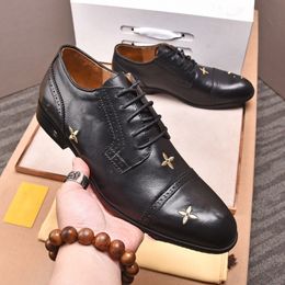 2022 Yeni Erkekler Ayakkabı Moda Lüks Sneakers Flats Metal Düğme Bezelye Ayakkabı Klasik Rahat Sürüş Ayakkabı Erkekler Için Yüksek Kalite ile