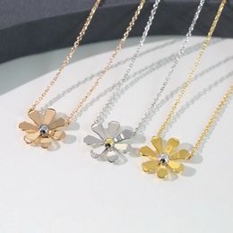 Europe America Fashion Style Lady Women 18K Gold Chain Necklace Engraved T Letter Daisy Pendant 3 Colour