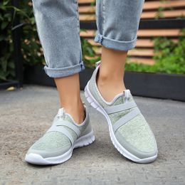 2021 Women Men Trainer Sports Running Shoes Grey Black Blue Red White Sunmmer Thick-soled Flat Runners Sneakers Code: 12-7696