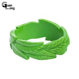 Vintage Colourful Resin Acrylic Wide Leaf Bangle Designer Charms Simple Ladies Flower Bracelet for Women Fashion Jewellery Girls Q0719