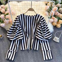 Spring Blouse Female Retro Striped Round Neck Blusa Pleated Bubble Sleeve Temperament All-match Fashion Shirt C525 210506