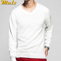 2018 V Neck Mens Sweater Pullovers Basic Pattern Cotton knitted Christmas Sweater Jumpers Male Knitwear Red Black White Yellow Y0907