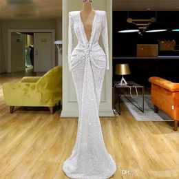 Seksowne Białe Syrenki Suknie Wieczorowe Głębokie V Neck Koraliki Z Długim Rękawem Cekinowe Party Party Dresses Ruched Waist Robe de Soiree CG001