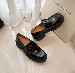 2021 top fashion platform designer shoes triple black velvet white oversized mens womens casual party dress calfskin4