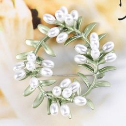Pins, Brooches Garland Shape Vintage Floral Brooch Pin Half Hole Pearl Green Clothing Stylish Sweater Breastpin Clip