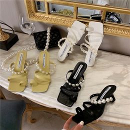 Clip Toe Women Slippers Narrow Band Solid Colour Slip On Mules Shoes Pearl Design Thin High Heels Yellow/Black/White Sandals Mule 210513
