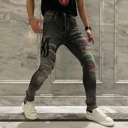 Jeans da uomo New high street tide brand heavy industry ricamo jeans da uomo slim fit pelle lavata e incollata Leggings traforati inglesi