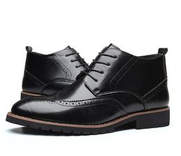 Stivali di lusso più recenti puntati di punta di punta casual scarpe da design in pelle maschile allacciata abito d'affari oxfords holid wedding uffici maschi appartamenti man